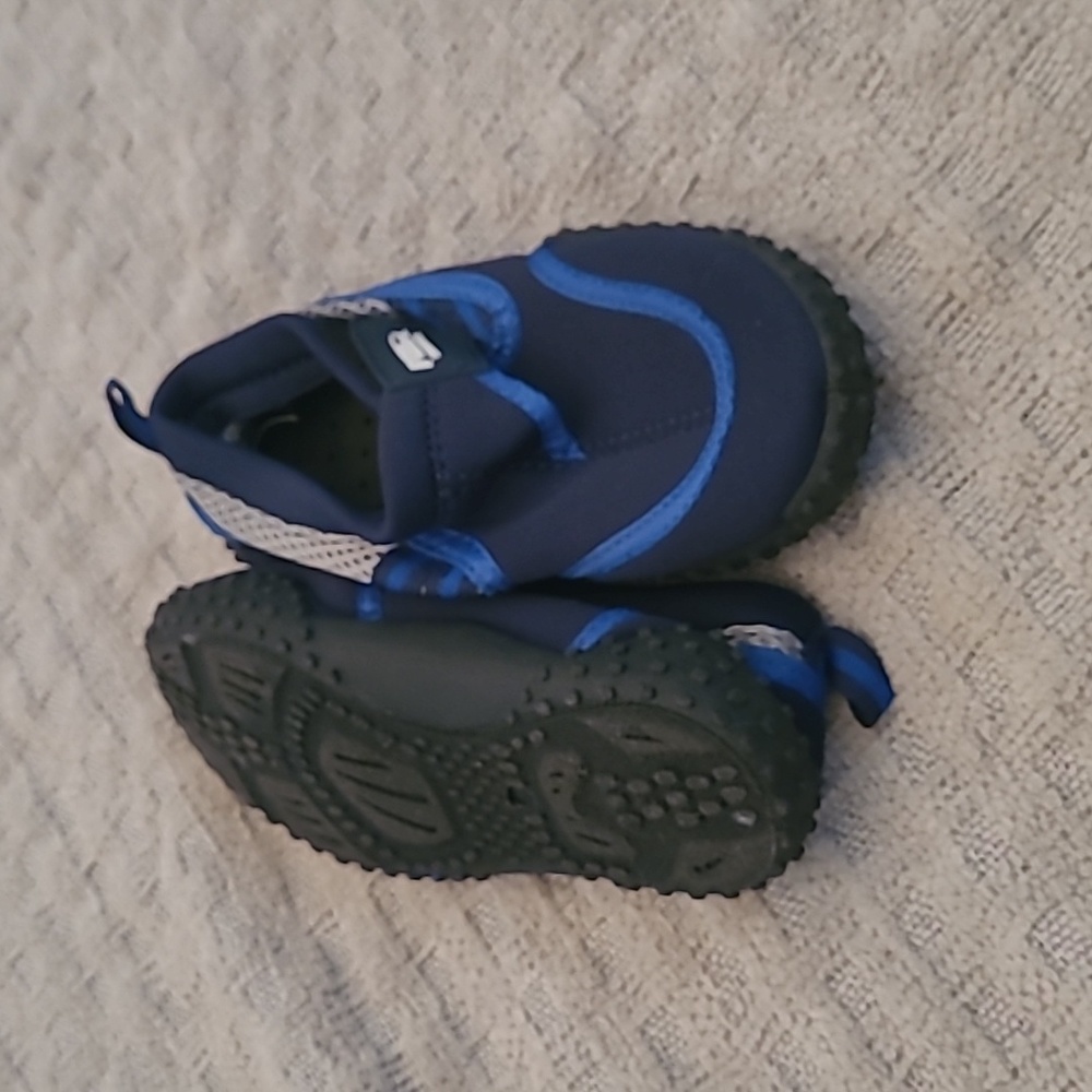 Water shoes - Picture 3 of 4
